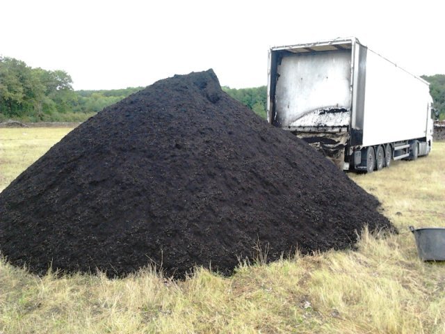 2012.02_25 tonnes de fumier composté en biodynamie